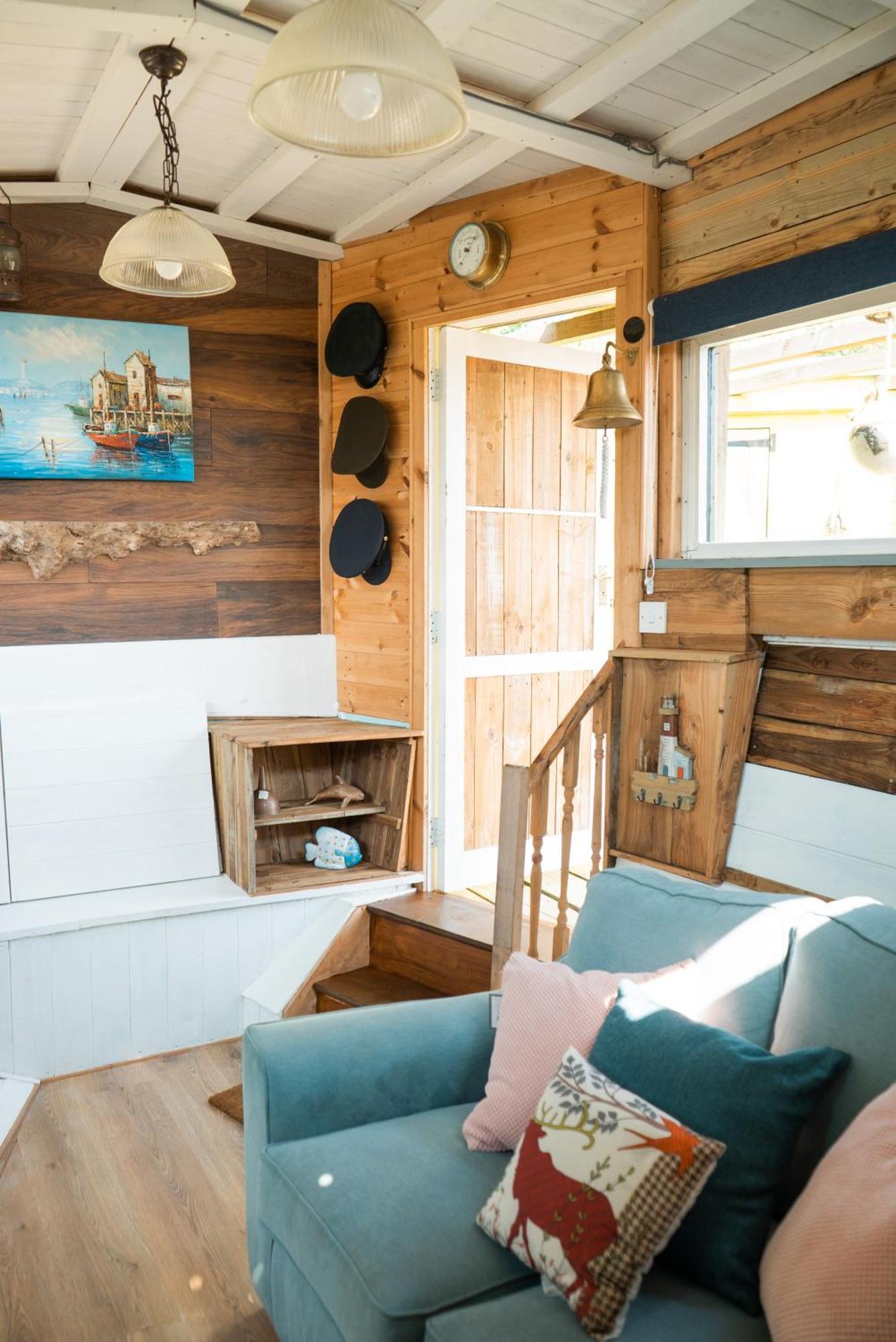 Swallowfield Glamping-Unsinkable Йеавил Экстерьер фото